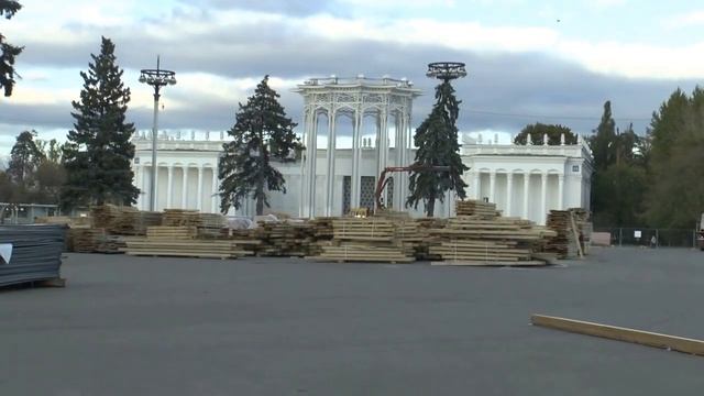 Монтаж катка ВДНХ: октябрь 2015