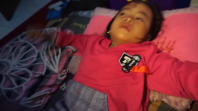 Fiona Kejedot Lantai  NANGIS SAKIT