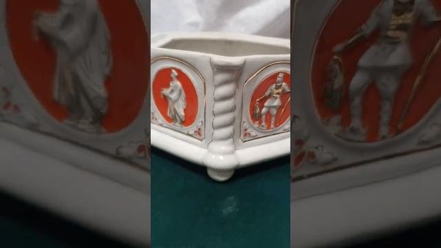 ЛАРЕЦ . Большая фарфоровая Шкатулка САДКО Пролетарий  СССР