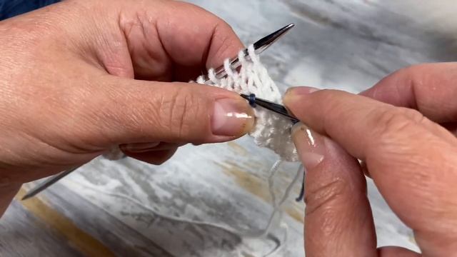 Узоры спицами. Двухцветный узор