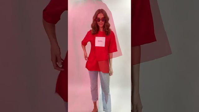 Модная красная футболка на лето с разрезами по бокам - #Shorts #Женскаяодежда