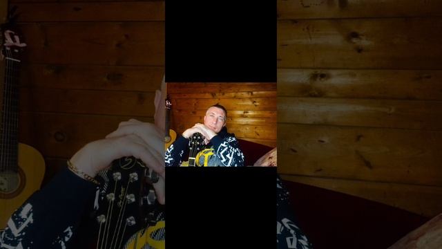 кавер песни "Тюбик" исполняется от женского лица.