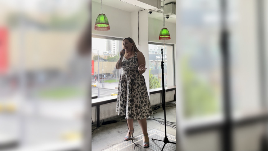 Sandra Amina - Сделай ход (выступление на поэтическом вечере на Новом Арбате 09.07.23)