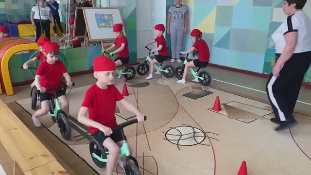 Спортивные занятия на велобегах проходят в Краснодонском детском саду