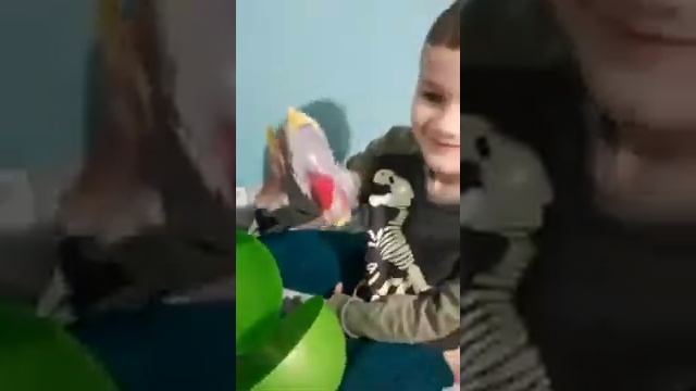 Роспаковавыем яйцо динозавра