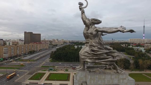 Рабочий и колхозница с высоты птичьего палета