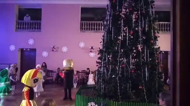 Ростовая кукла Лол и ростовая кукла Микрофон на детском празднике #ростоваякуклалол