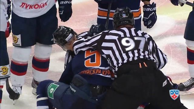 Валентенко нападает на Литовченко  Valentenko attacks Litovchenko centerice