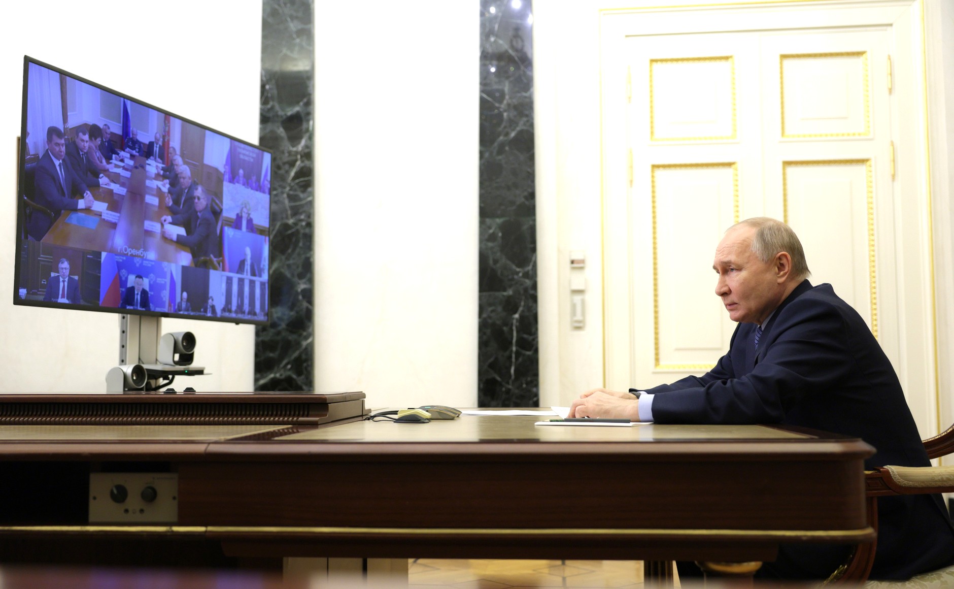 Глава государства Владимир Путин провел совещание по вопросам ликвидации последствий паводков [ 2024