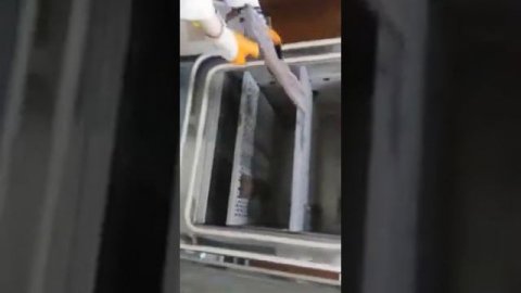 Тротуарная плитка проходит испытание на морозостойкость в пропарочной камере и морозильнике