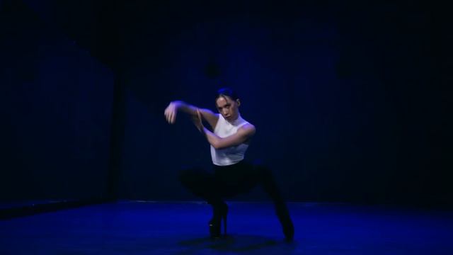 Valeriya Stolpovskikh  Sevdaliza - Human  Frame up strip