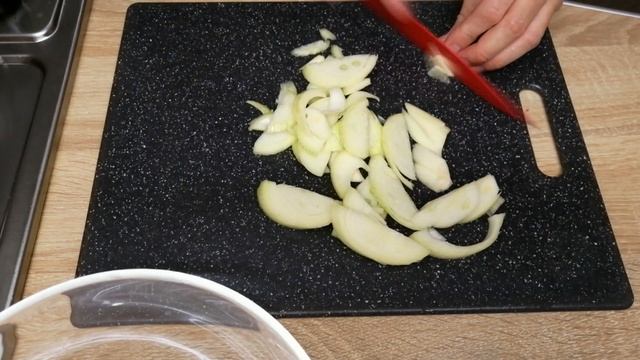 ДУХОВОЙ СИБАС, запеченный с помидорами черри и луком шалот