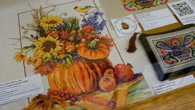 "Открой Сэнди Ортон". Обзор выставки вышитых работ.