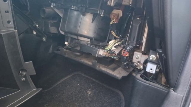 Encontramos el módulo de confort (Climatización) A/C Auto Amp. Nissan Primera P12 mod. ED20234710