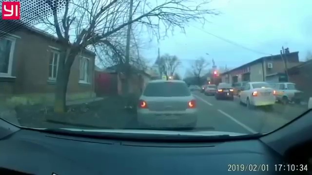 пропустить скорую