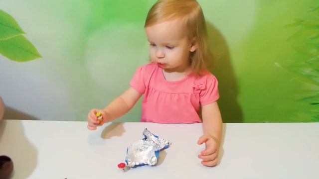 Рита открывает сюрприз от Chupa chups✿Чупа чупс Шоколадный шар Чудо-щенки-прилипалы