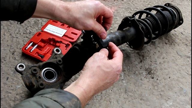 Как сломало подвеску от удара о бордюр на Volkswagen Scirocco 1,4 Фольксваген Сирокко 2012  2часть