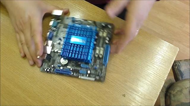 Asus AT5NM10T-I Unboxing