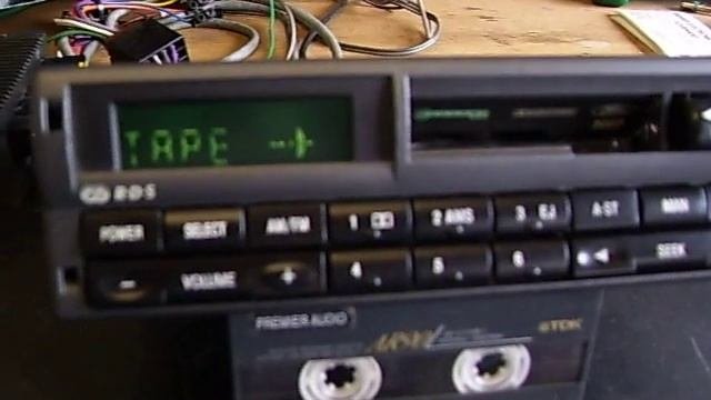 FORD SOUND 2000 SERIES FD 2007 CAR RADIO CASSETTE w CENTRATE AMP