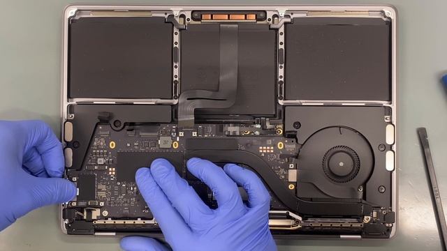 MacBook Pro (13-inch, M2, 2022) USB-C Port Replacement