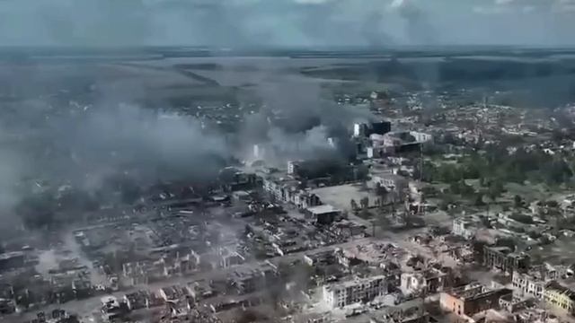 ‼️🔥 Волчанск в огне: Кадры со стороны врага

Над городом десятки столбов дыма после работы наши