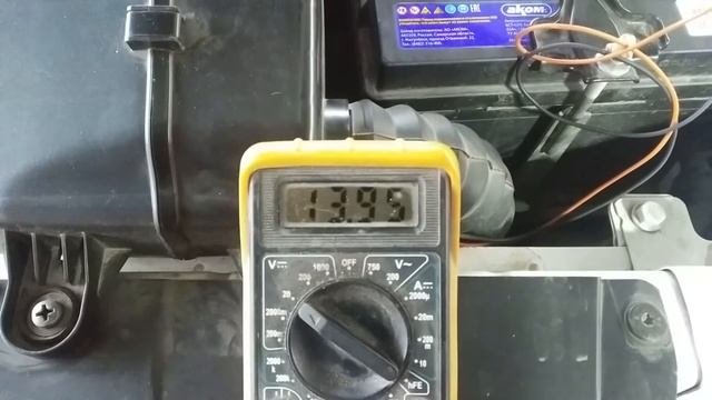 Проверяем зарядку правильно!Отключил АКБ на работающем двигателезначит спалил мозги машине.