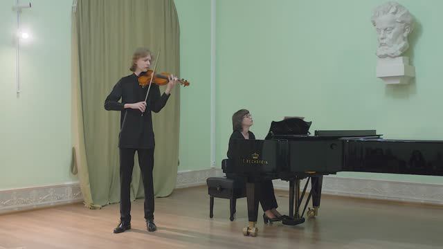 Александр Полторацкий (скрипка)
Людмила Усова (фортепиано)