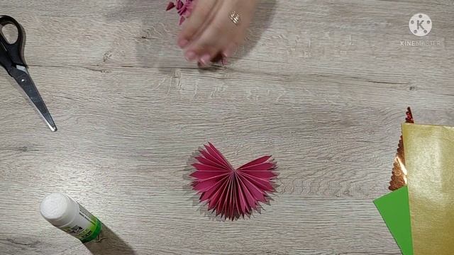 Детская поделка из цветной бумаги