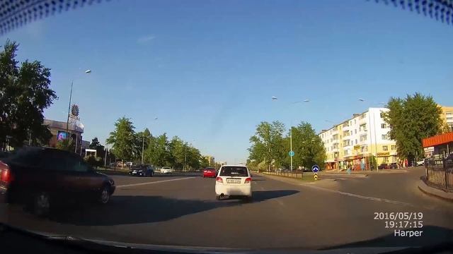 "Выдавил" с полосы движения на автобусную полосу. Астана