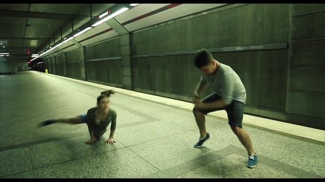 В метро