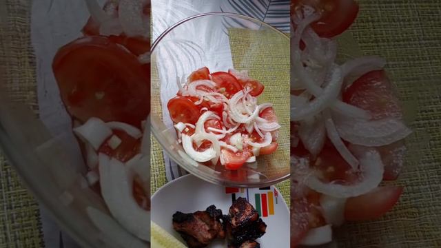 "Как приготовить шашлык и оригинальный салат из помидоров и огурцов" #shorts