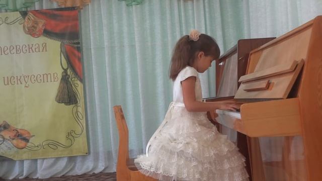 Пономарева Даша 8 лет  П.И.Чайковский "Игра в лошадки"