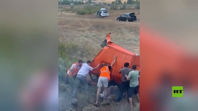 لحظة إنقاذ سائق شاحنة اصطدمت بقطار في مقاطعة فولغوغراد الروسية