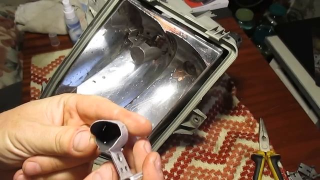 Если фары запотевают изнутри....