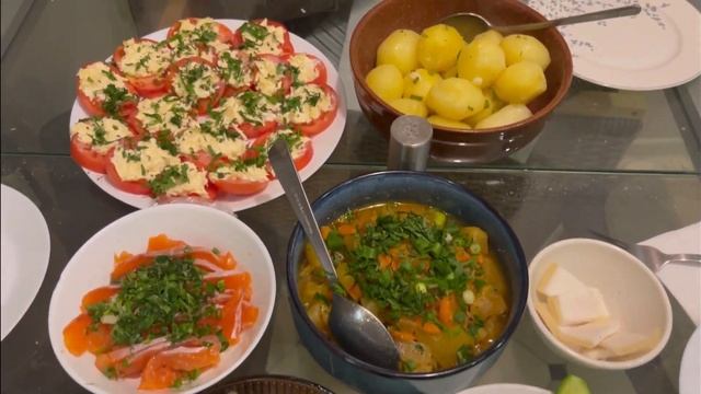 Мариную огурцы, солю форель, делаю яблочный уксус и лавандовый мед #милыйдом