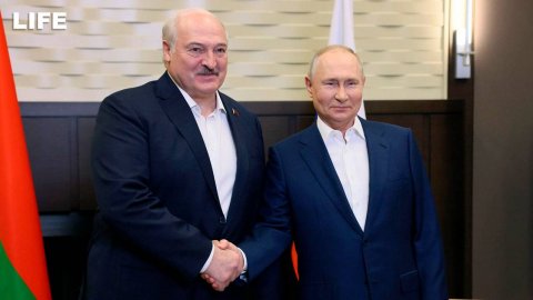 Путин в Кремле проводит переговоры с Лукашенко