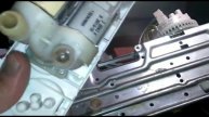 ВЫКЛЮЧЕННАЯ СТИРАЛЬНАЯ МАШИНА ZANUSSI набирает воду. SWITCHED OF WASHING MACHINE TAKES ON WATER
