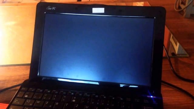 Starting Xubuntu On Asus Eee PC R105 With Sandisk SSD - Best Linux For Netbooks