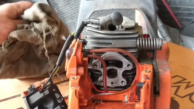 Снятие и чистка карбюратора бензопилы Husqvarna 236 /  cleaning the carburetor of the  chainsaw