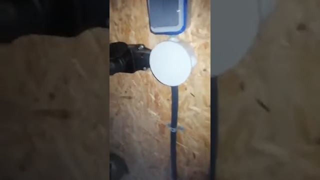 Замерзло нипельное поение.