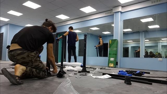 Сборка тренажеров в новом спортзале. Новый спортзал в Талнахе. Бойцовский клуб. Норильск. Влог.