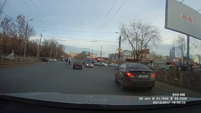 Как (не) надо проезжать перекресток в Оренбурге