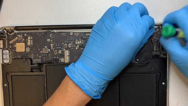 How to replace Macbook Air 13" Motherboard