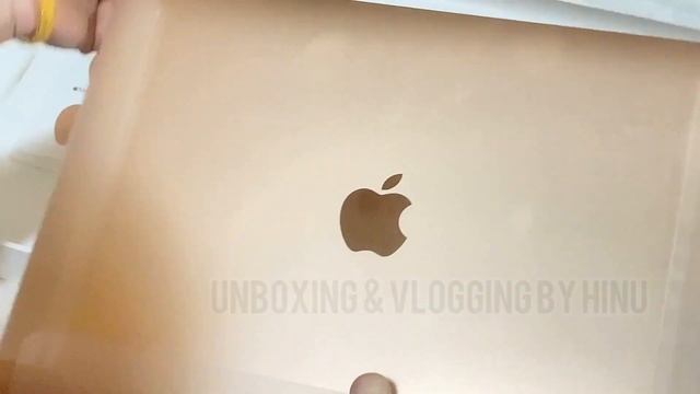 Gold Mac Book Air 2021 Unboxing/ Mac Book Review 2021/Apple Mi Chip Mac Book Air 2021#macbook2021