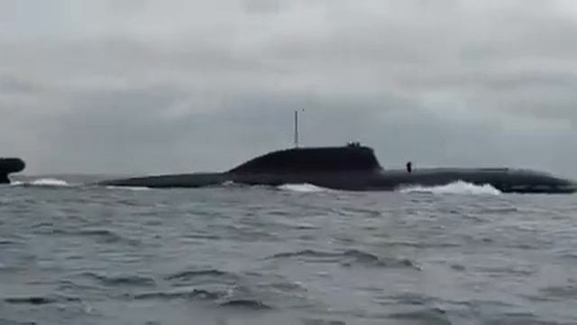 Атомная подводная лодка К-157 Вепрь проекта 971 в Балтийском море