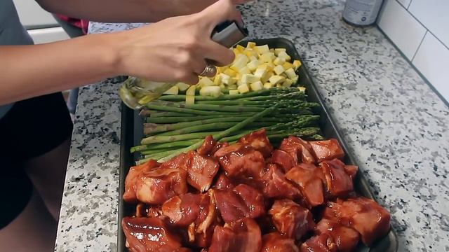 LARGE SHEET PAN MEALS FOR THE FAMILY: MEALS FOR BIG FAMILIES ON A BUDGET