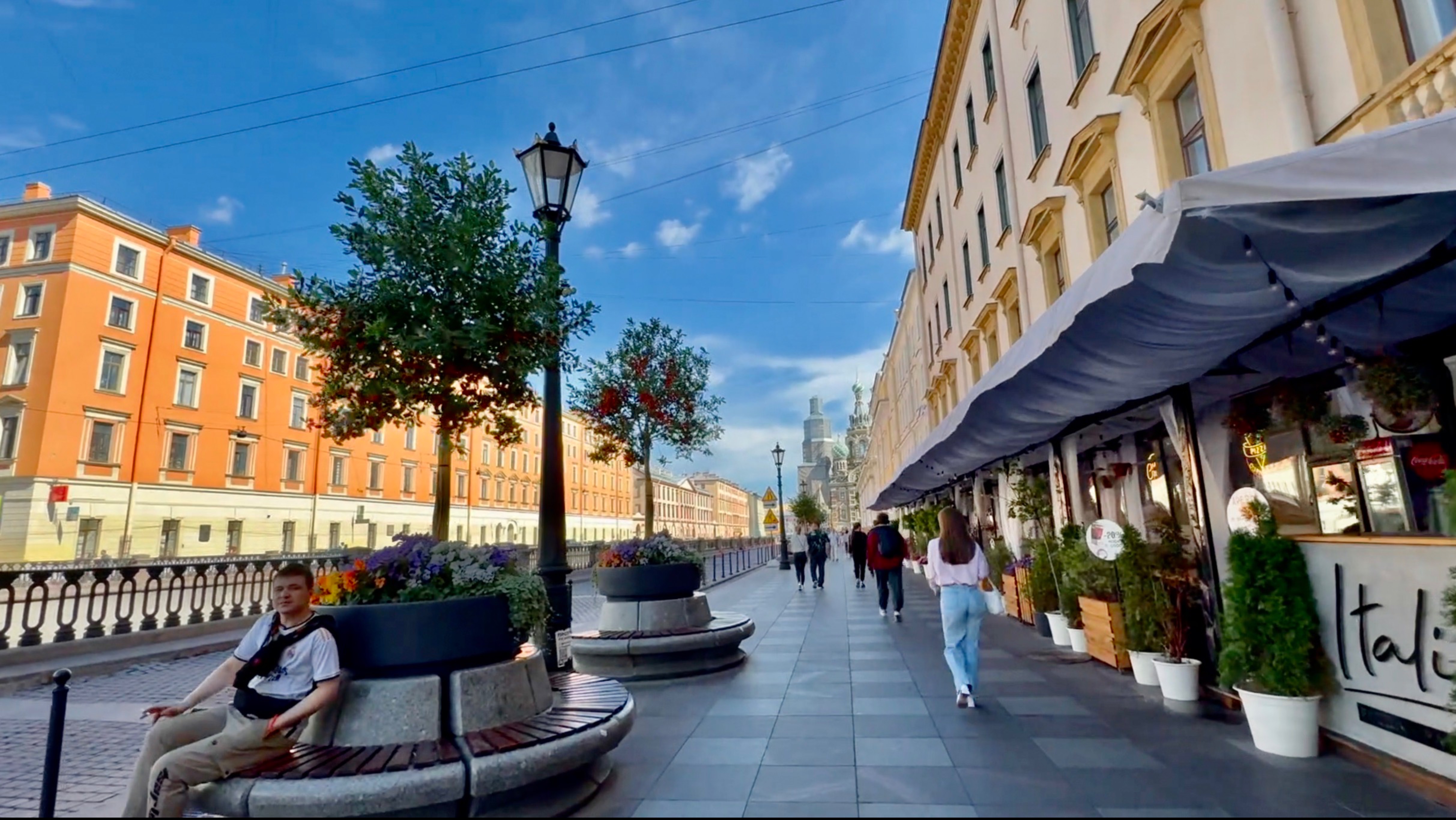 Едем по Невскому проспекту, идём на завтрак в MarketPlace на Канале Грибоедова. Санкт-Петербург.