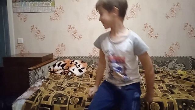 Кувырок в воздухе .