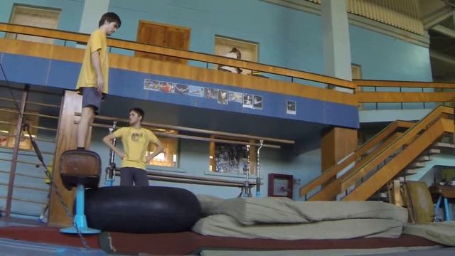 хорошая сальто вперед с камеры