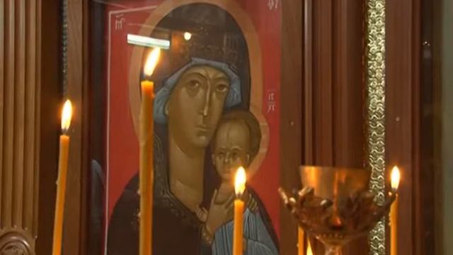 Освящение икон Пресвятой Богородицы в Александро-Невском соборе.